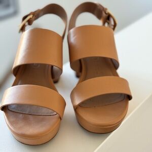 Aerosols Camera tan heels size 6 (like a 6.5!). Worn maybe twice.